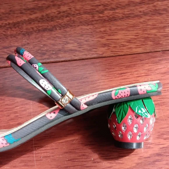 Strawberry Heel Sandals 🍓 - Picture 3 of 5